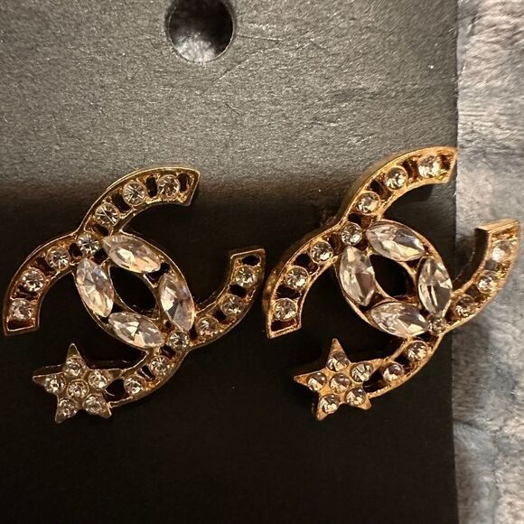 Blue whale & Gold Earrings, Monogram Sparkle (NWT
Statement, Crystal Dia… - Picture 5 of 17